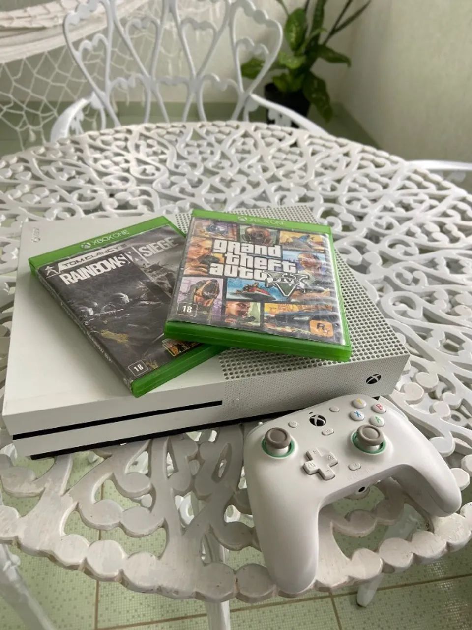 Xbox One S 500GB + Manete Gamesir G7SE