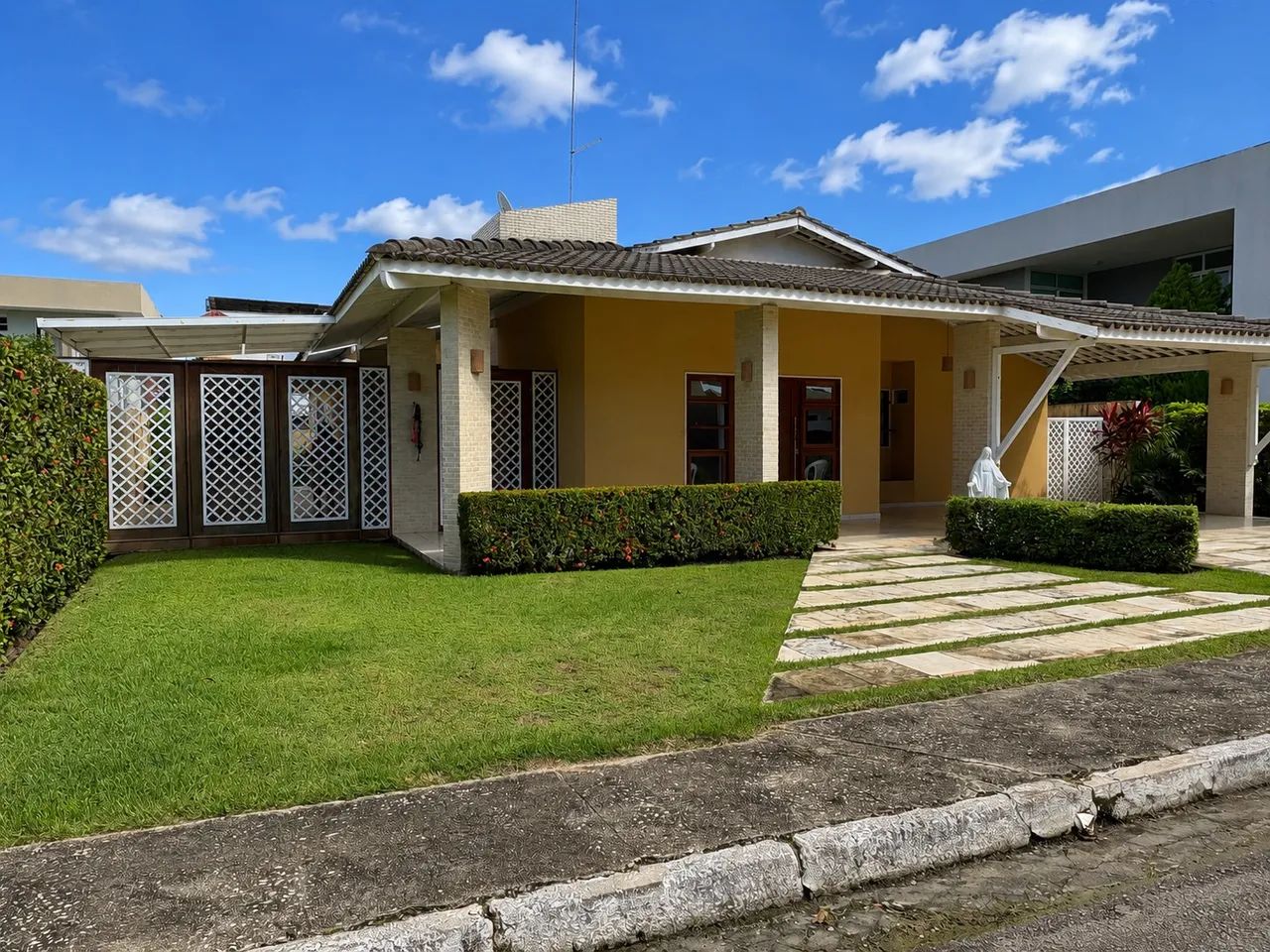 CASA TÉRREA | 4 QUARTOS | 450m² DE TERRENO | SAN NICOLAS | SERRARIA