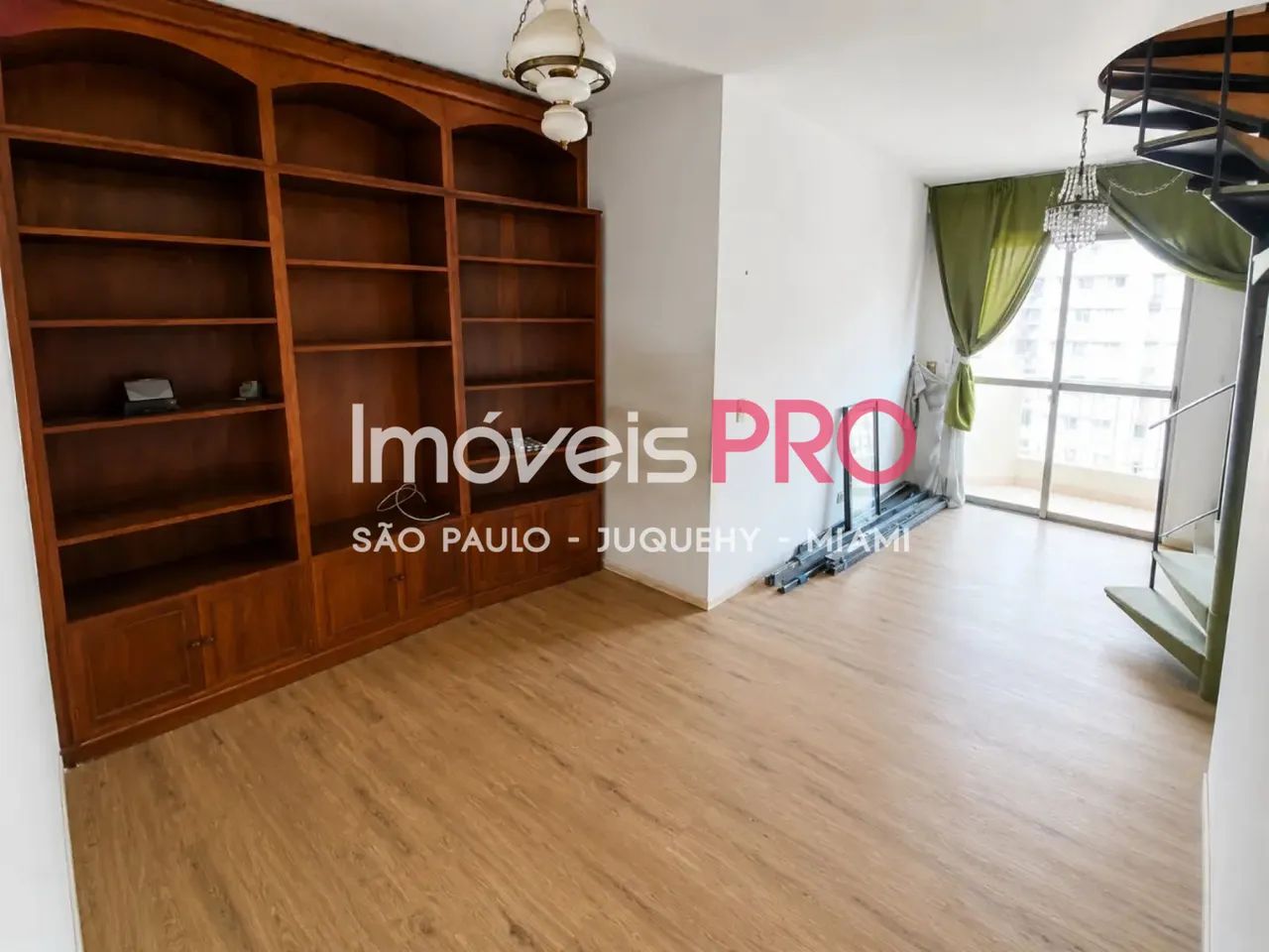 Cobertura duplex de 147m² com 3 dormitórios sendo 1 suíte e 2 vagas no Moema - Foto 2