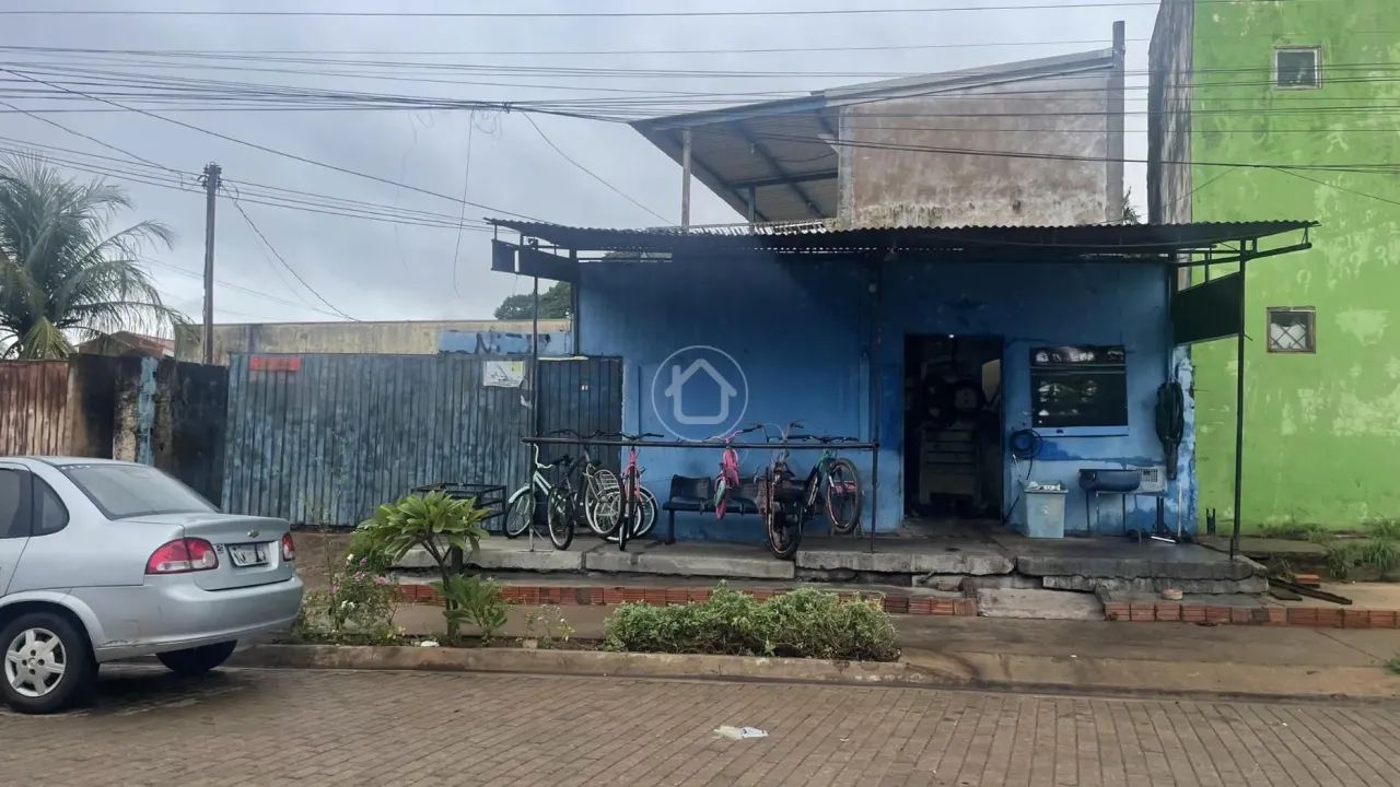 CASA COM SOBRA DE TERRENO PRÓXIMO A LAGOA ITATIAIA