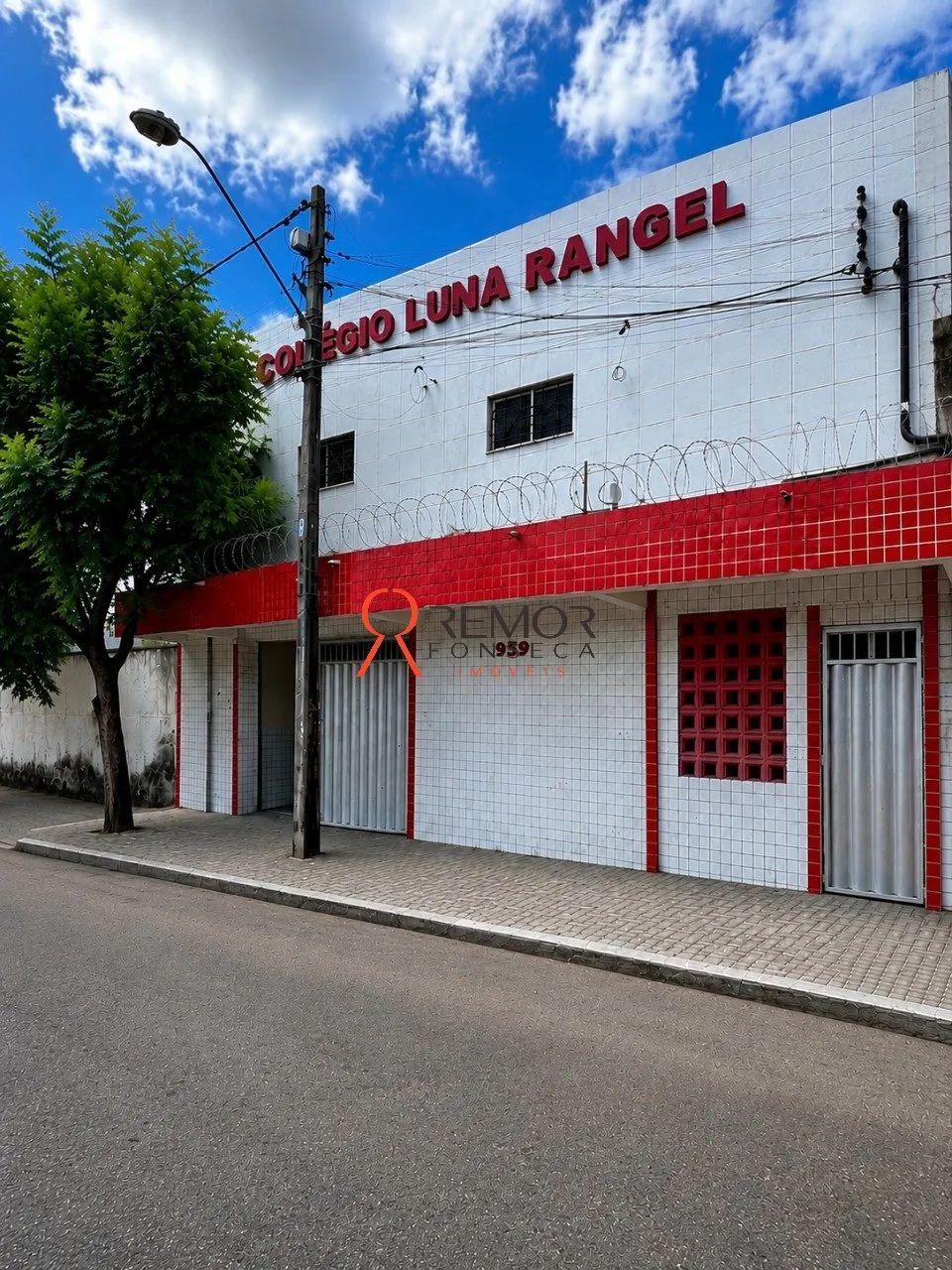 Prédio comercial para venda ou locação no bairro Henrique Jorge