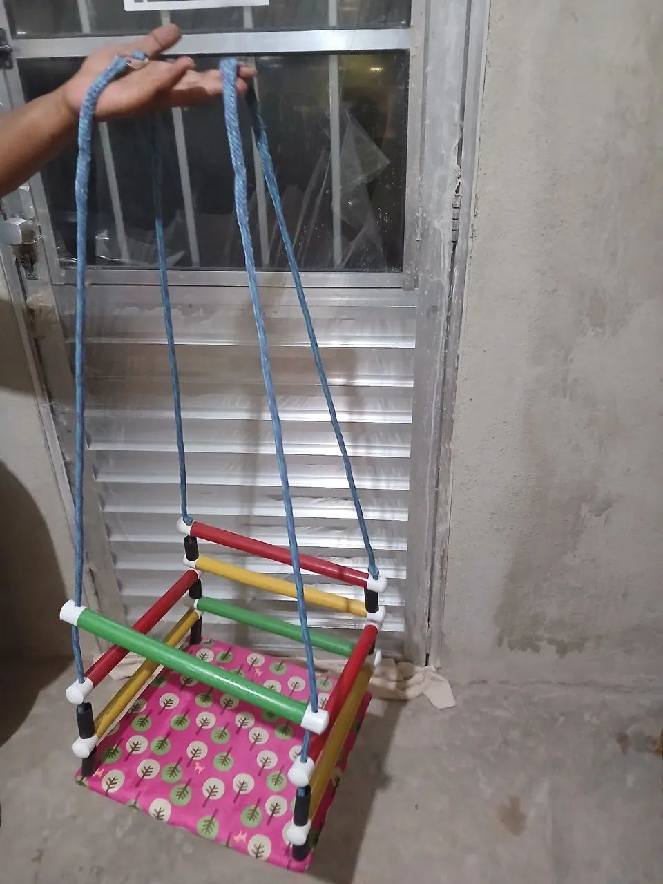 BALANÇO INFANTIL DE PVC COM ENCOSTO E PROTEÇÃO  - Foto 2