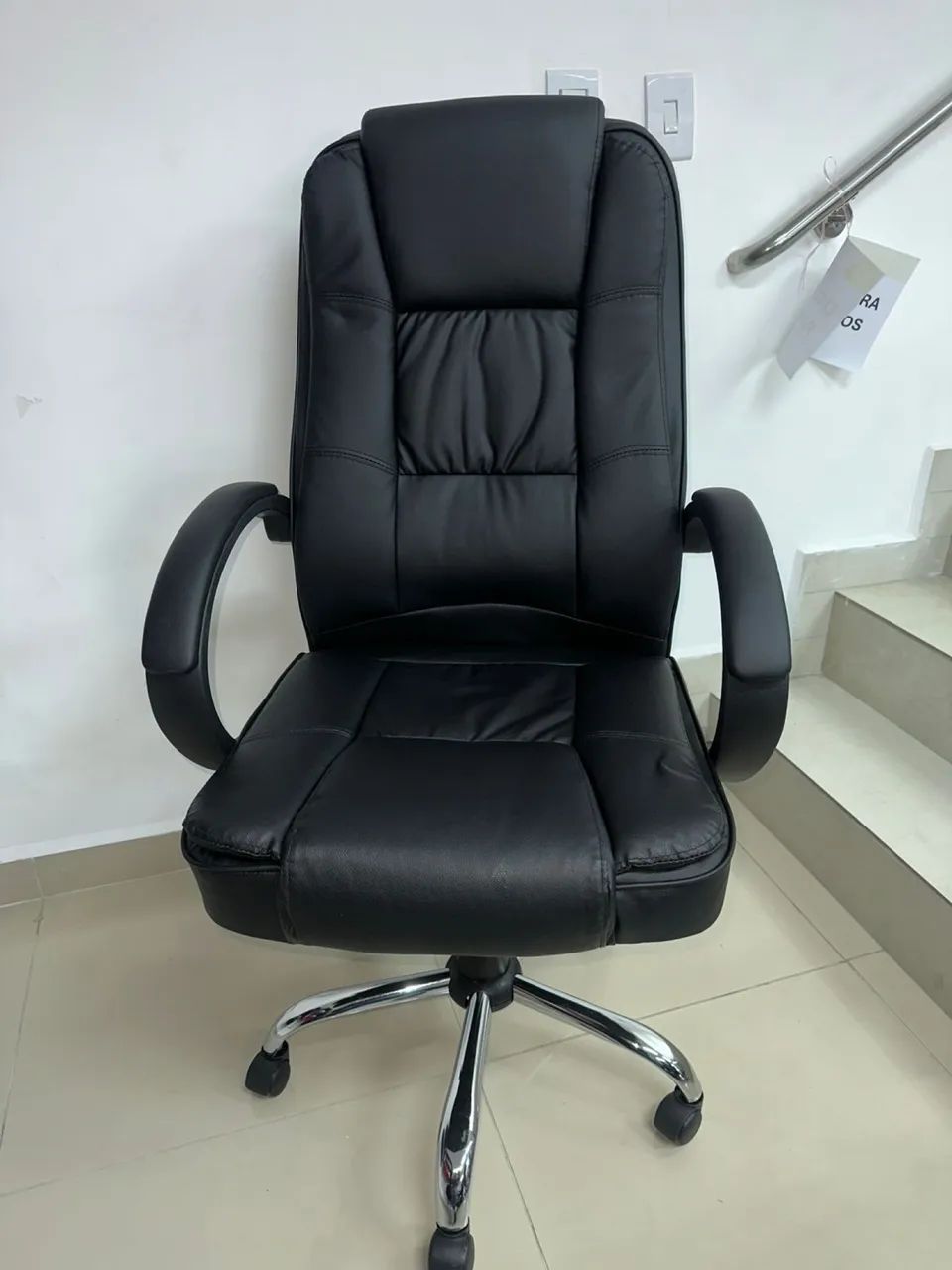 Cadeira de escritório Nova R$490,00 cada - Foto 4