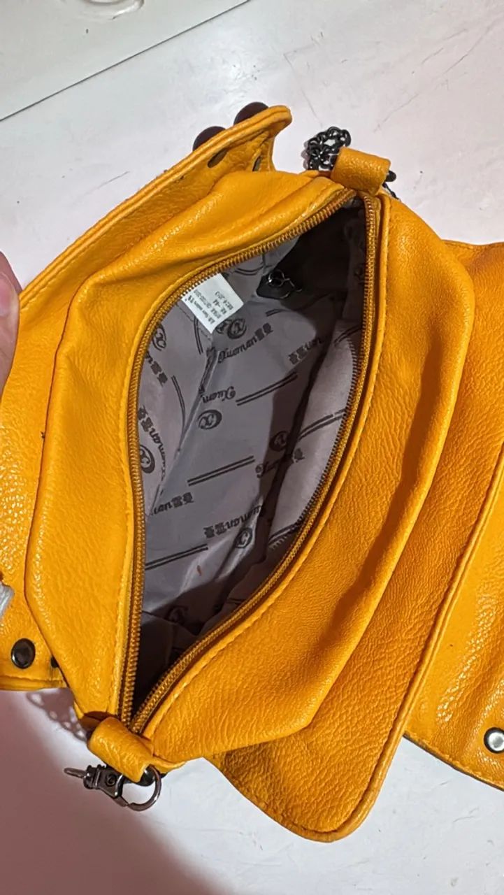 Bolsa Pequena Laranja com Corrente e Detalhe de Caveira - Foto 3