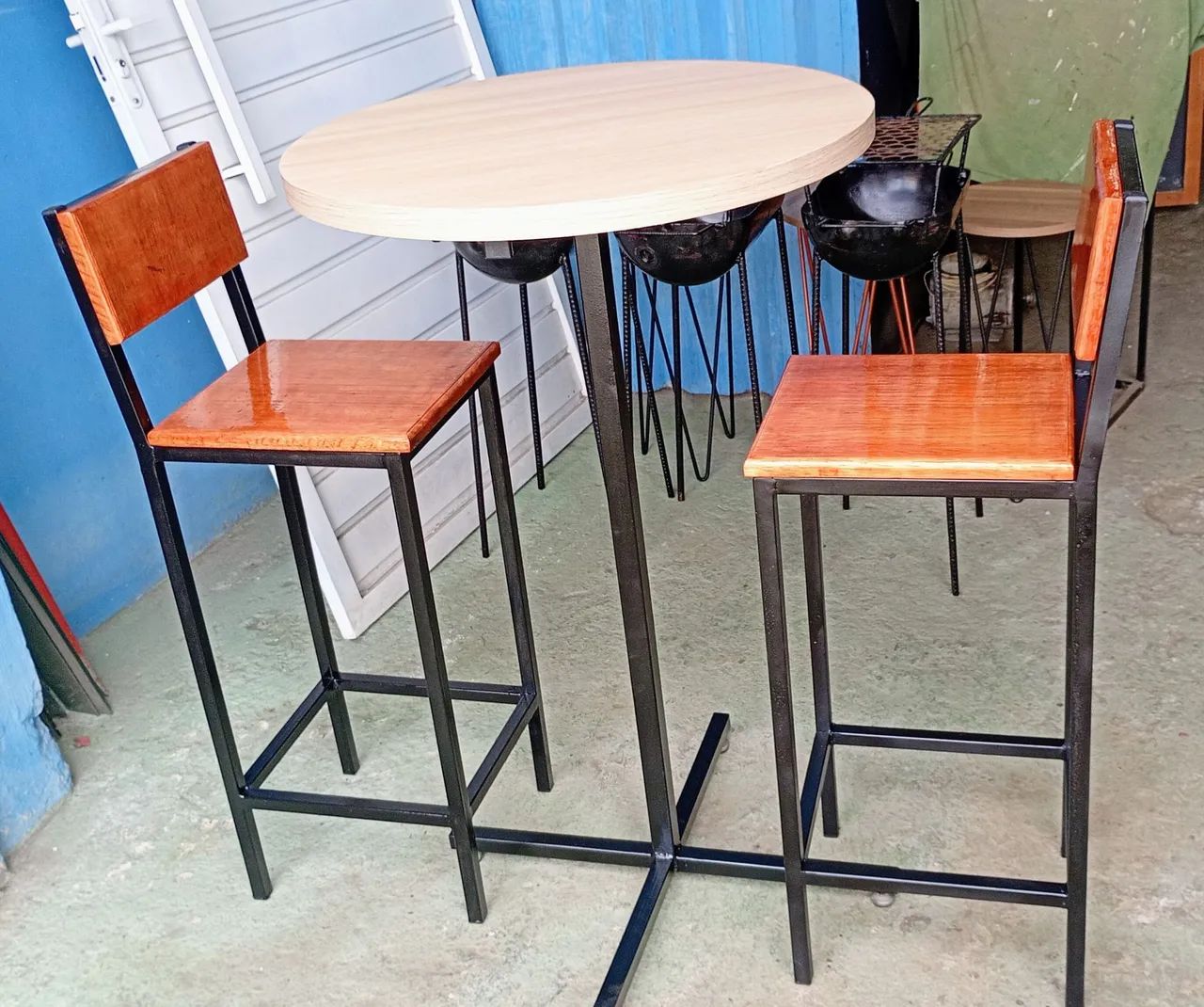 Mesa com banquetas - Foto 2