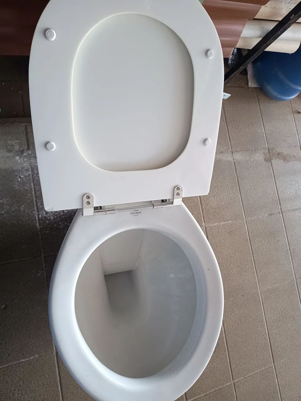 Vaso sanitário e uma pia