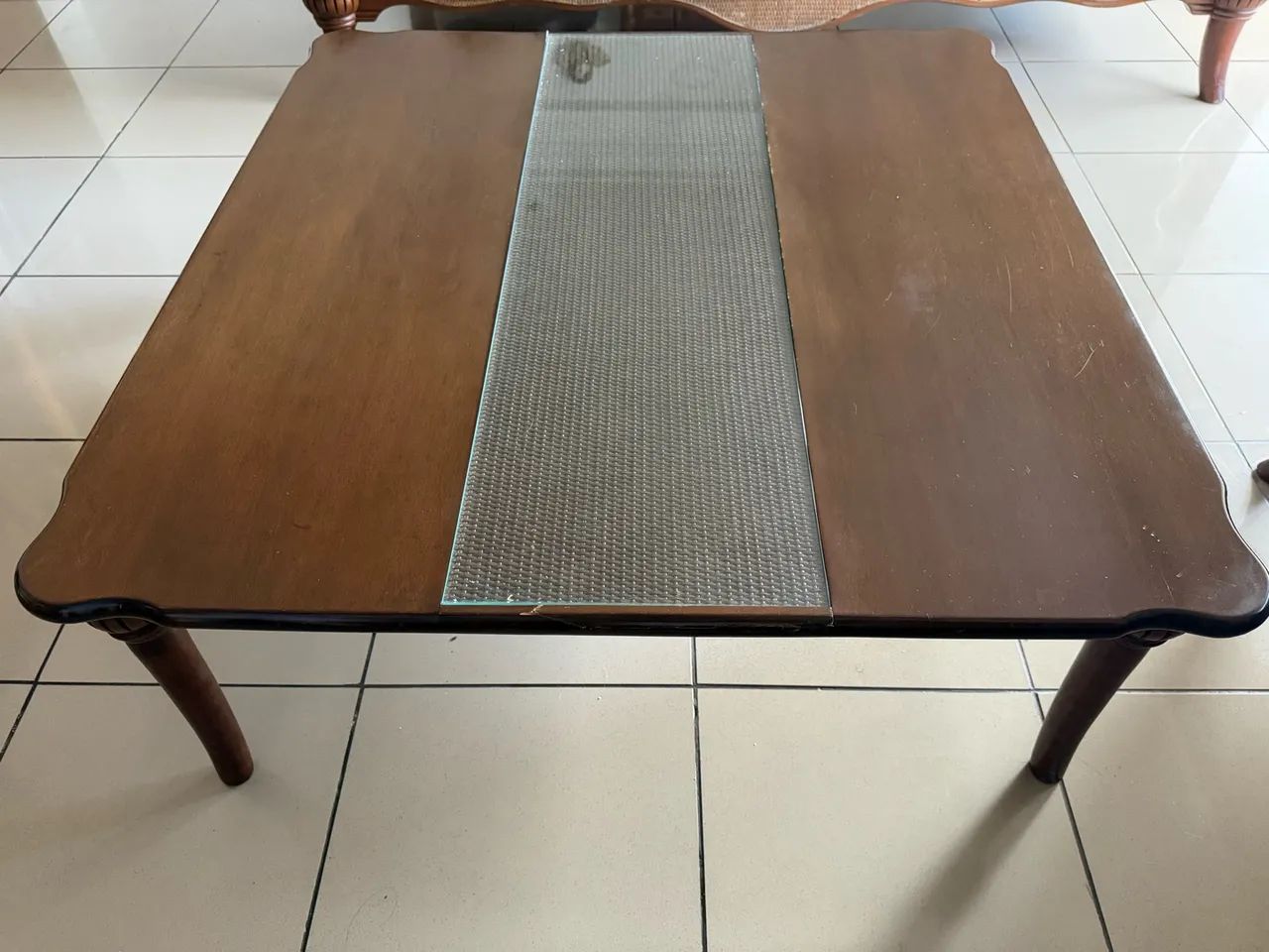 Mesa de centro em madeira com vidro - Foto 2