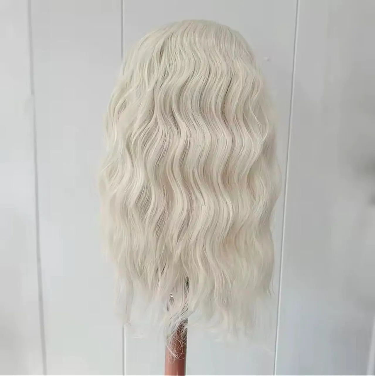 Peruca Front Lace 13x4, loiro branco ondulada NOVA - Foto 2