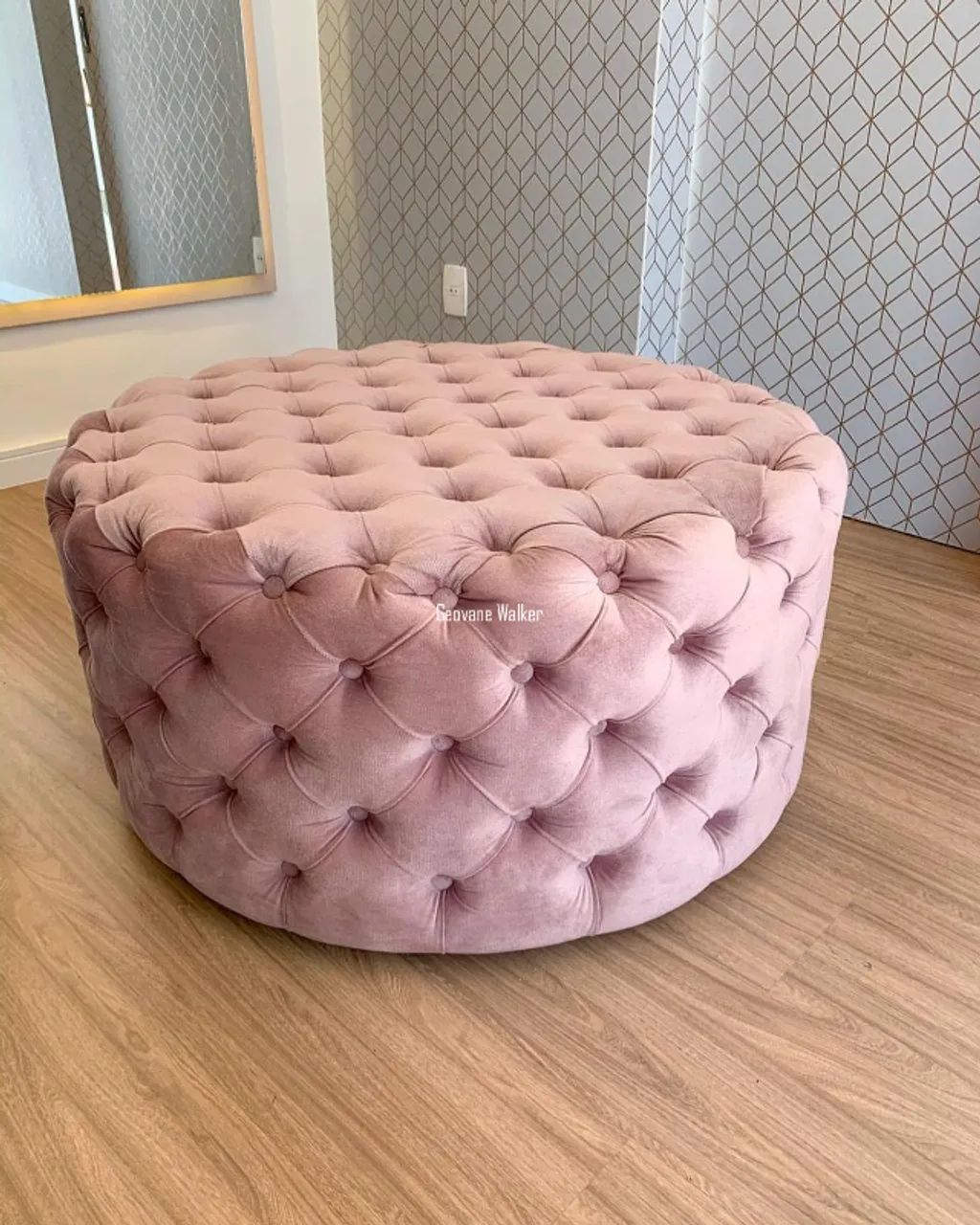 High-End Storage Puff Bench: Functionality, Comfort, and Sophistication