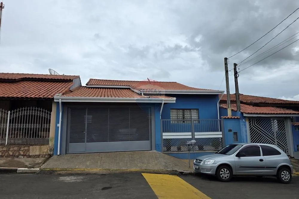 Casa à venda no centro de Pinhalzinho-SP próxima à praça e comércios - Foto 3
