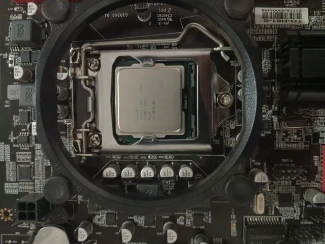 Placa-mãe TG-H61-S + Processador Intel Core i7-2600
