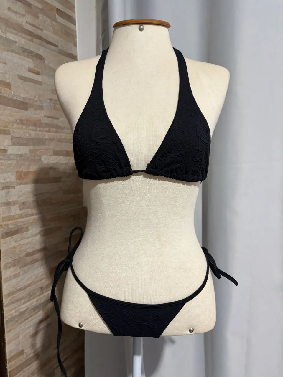 Conjunto biquíni preto em relevo  - Foto 2