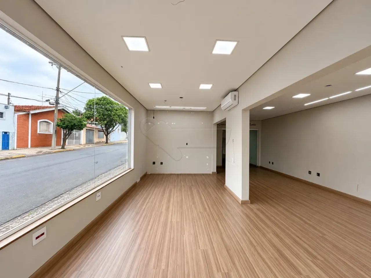 Salão Comercial com 02 Banheiros e Ar condicionado localizado no Centro - Limeira/SP - Foto 3