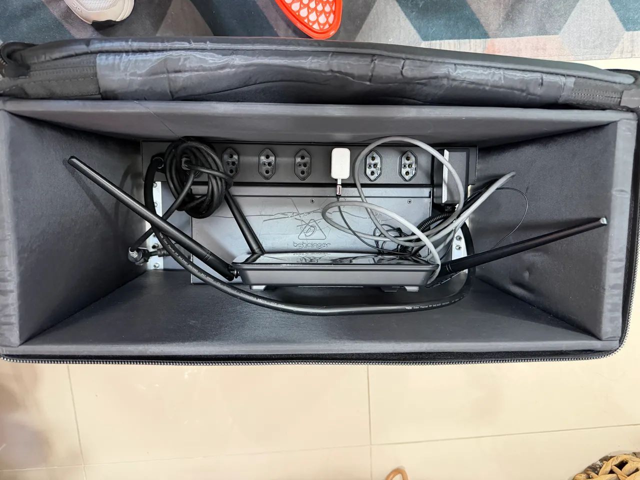 Mesa Digital Rack Behringer XR18 - Equipamentos e Acessórios de