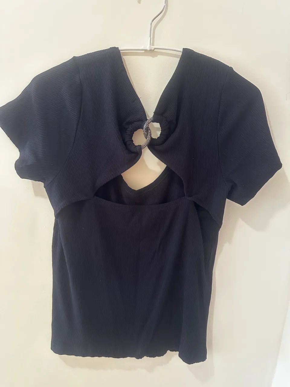 Blusa Guess Preta - Nova  - Foto 4