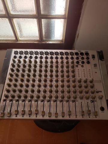 Mesa de som