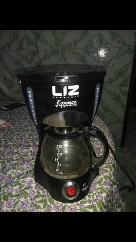Cafeteira usada poucas vezes