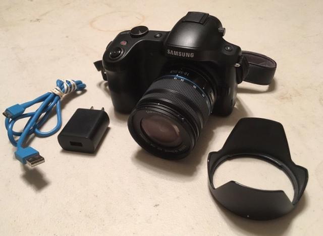 Samsung Galaxy NX EK-GN120 + NX 18-55mm f/3.5-5.6 - (semi nova)