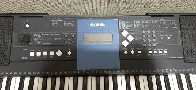 Teclado yamaha psr-E333