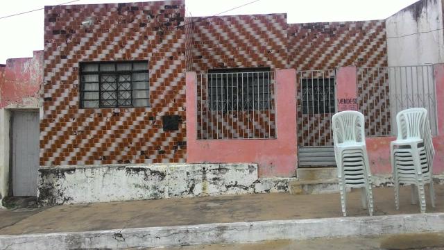 Vendo casa frente a igreja Matriz (Poranga -Ce)