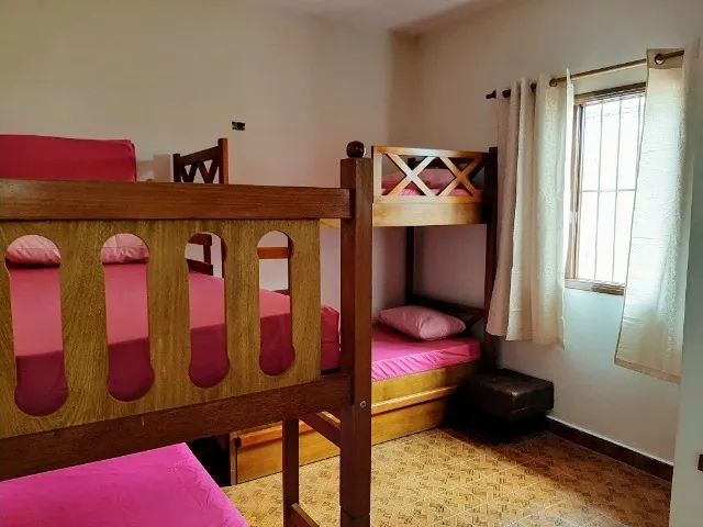 Casa em Guarujá, 04 dormitórios, localizada a uma quadra da praia - Foto 10