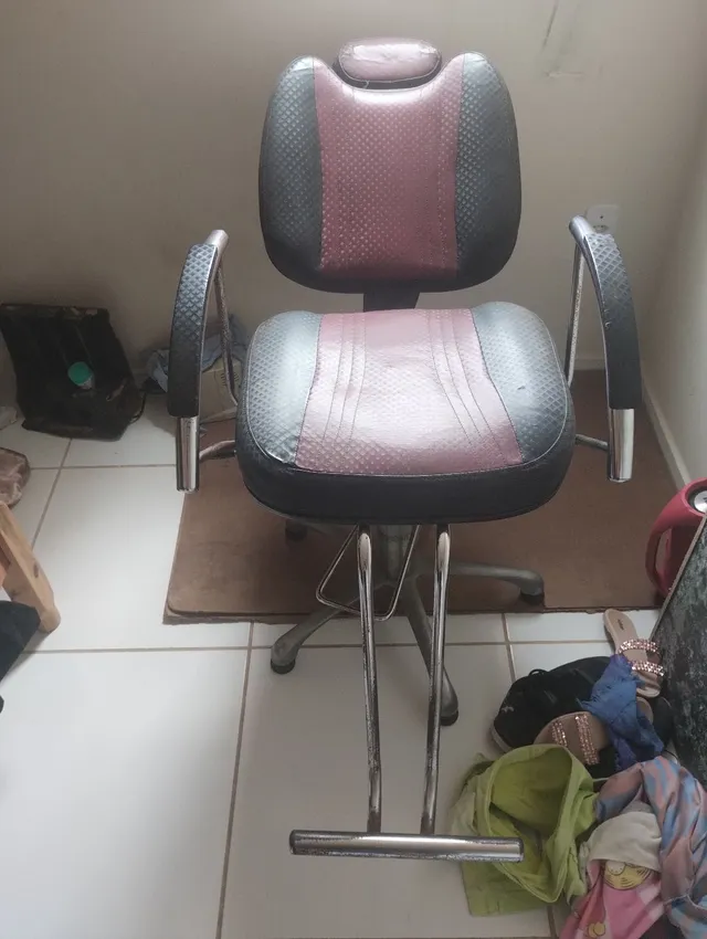 Cadeira de barbeiro semi nova