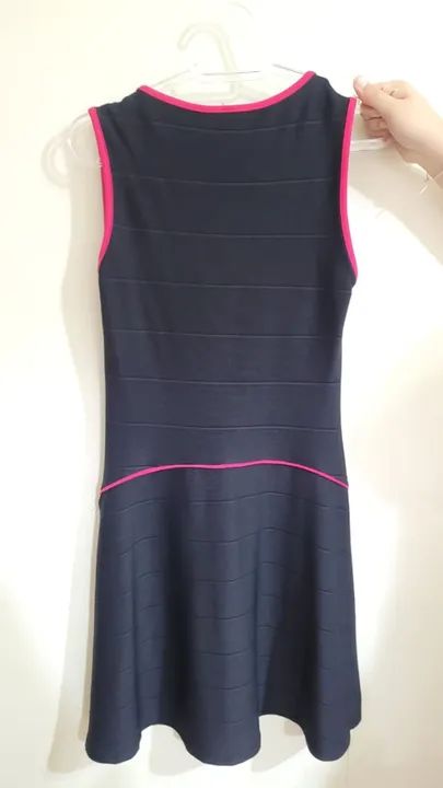 Vestido preto com detalhes rosa  - Foto 4