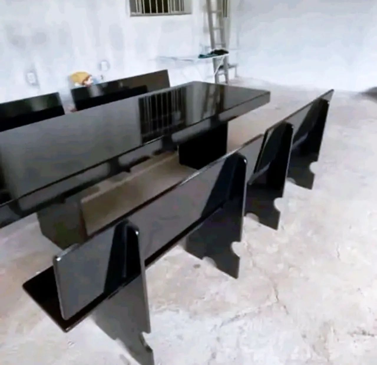 Mesa grande com Bancos de Encosto   - Foto 4