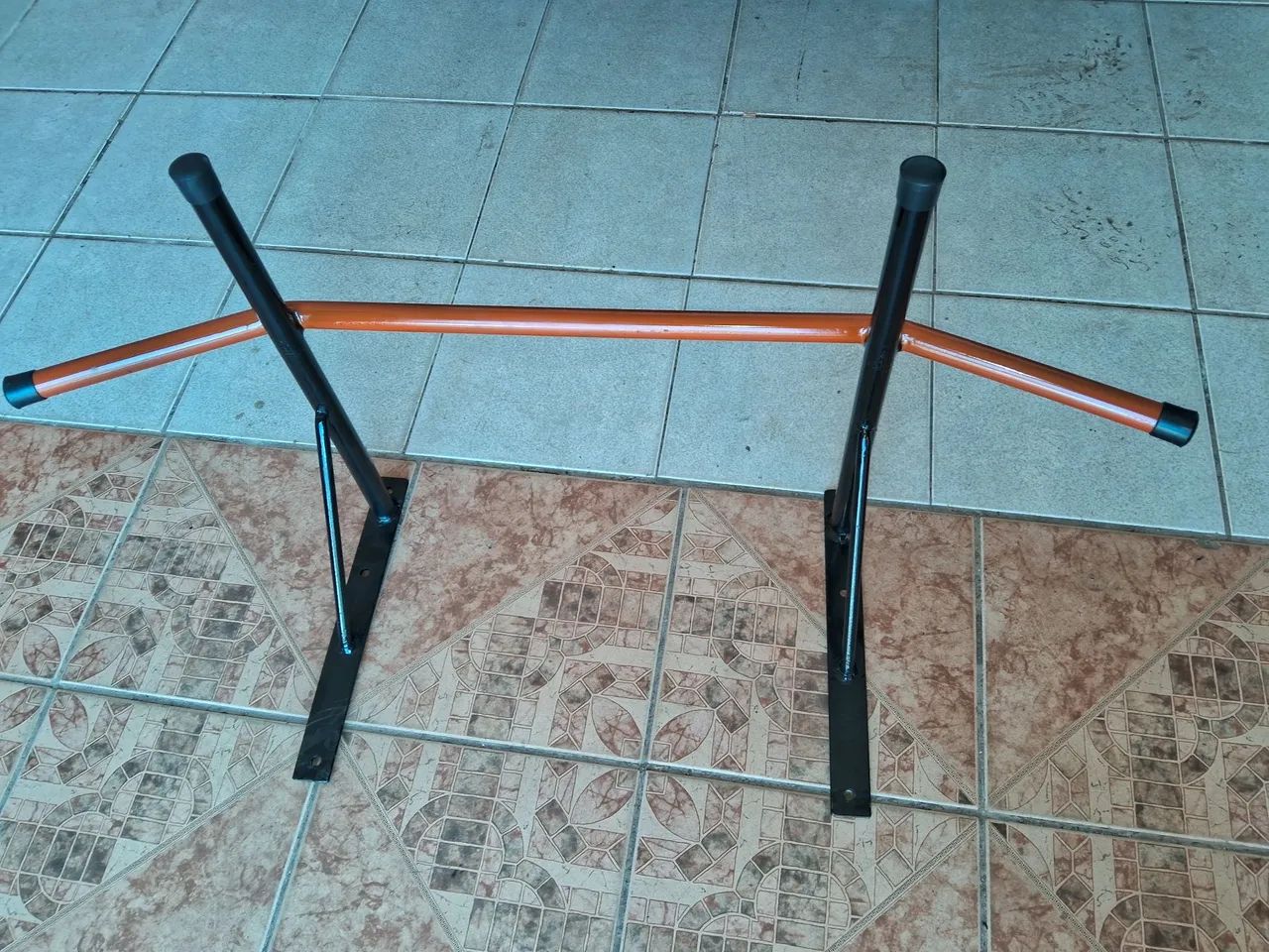 Barra fixa de parede reforçada 