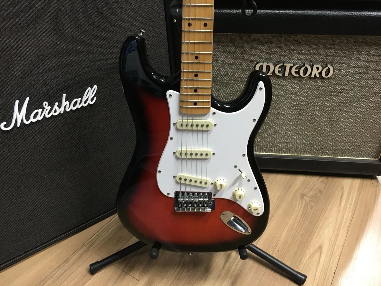 Guitarra SX Stratocaster Vintage RedBurst