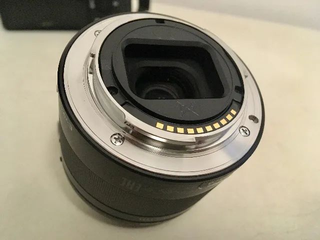 Sony A7RII Full Frame 42.4MP + Lente Sony FE 35mm f/2.8 Zeiss - Foto 3