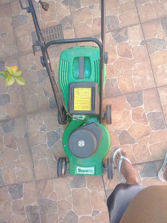 Máquina de cortar grama mc40