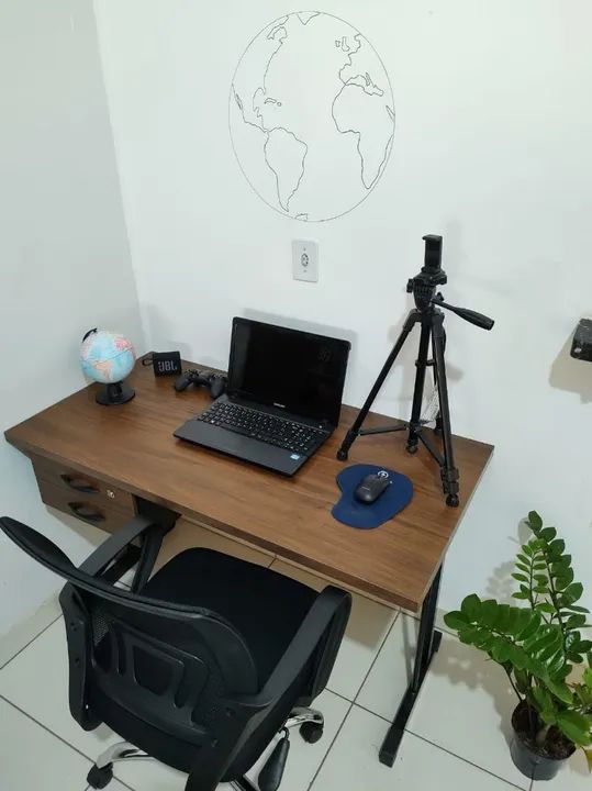 Mesa reta para home office / Nova