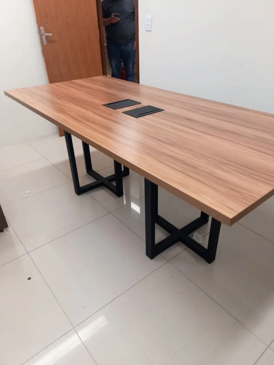Mesa de Reunião Retangular Nogal com 2 cx de Tomada