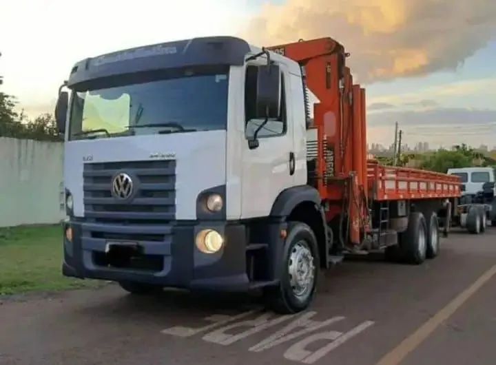 Vw 24.250 carroceria munk 6x2 ano 2011