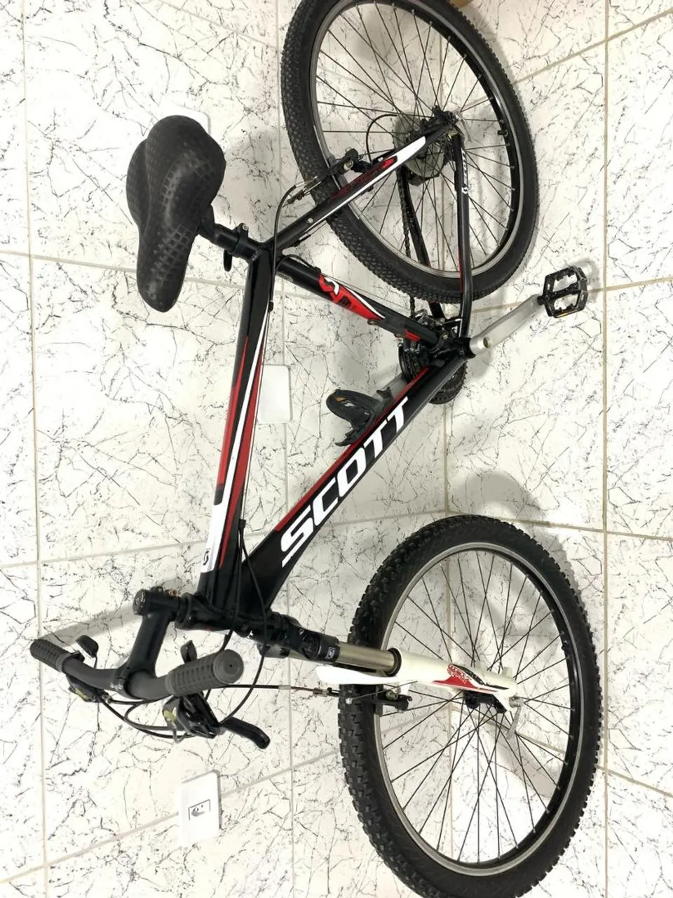 Bicicleta Scott Aro 26 com Marchas