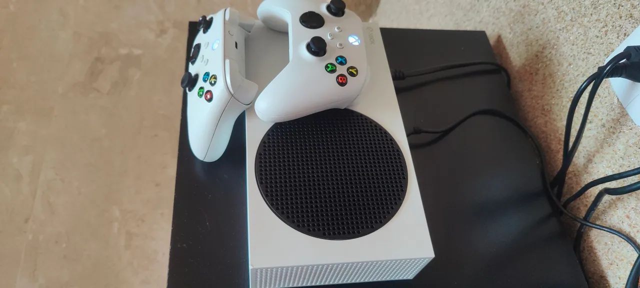 Xbox Series S com 2 Controles - Foto 2