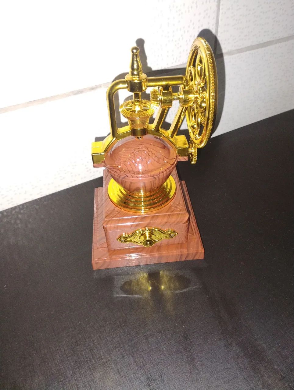 Caixinha de música tipo moedor de café  - Foto 3