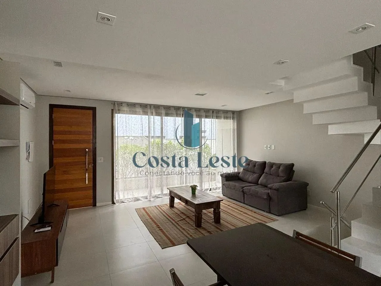 Casa com 3 Suítes em Condomínio Fechado