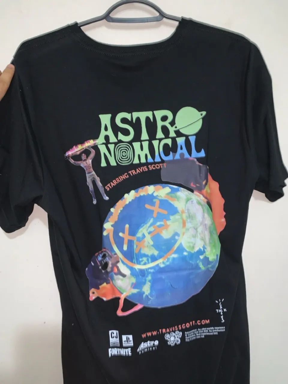 Camiseta Astroworld Travis scott | modelo com estampa atrás  - Foto 2