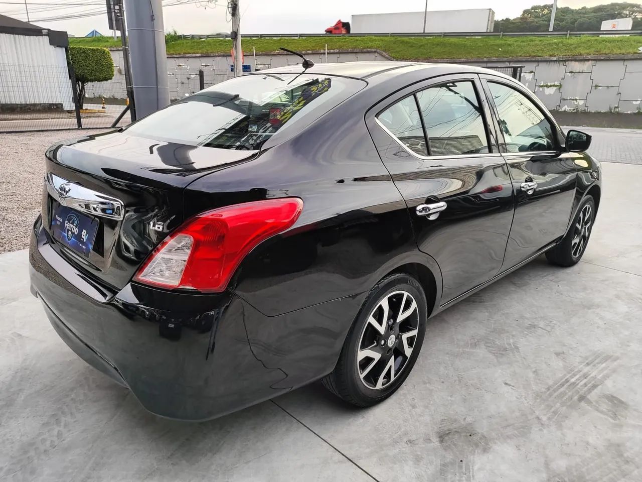 Versa Unique 1.6 Manual + Couro 83 mil km - Foto 2