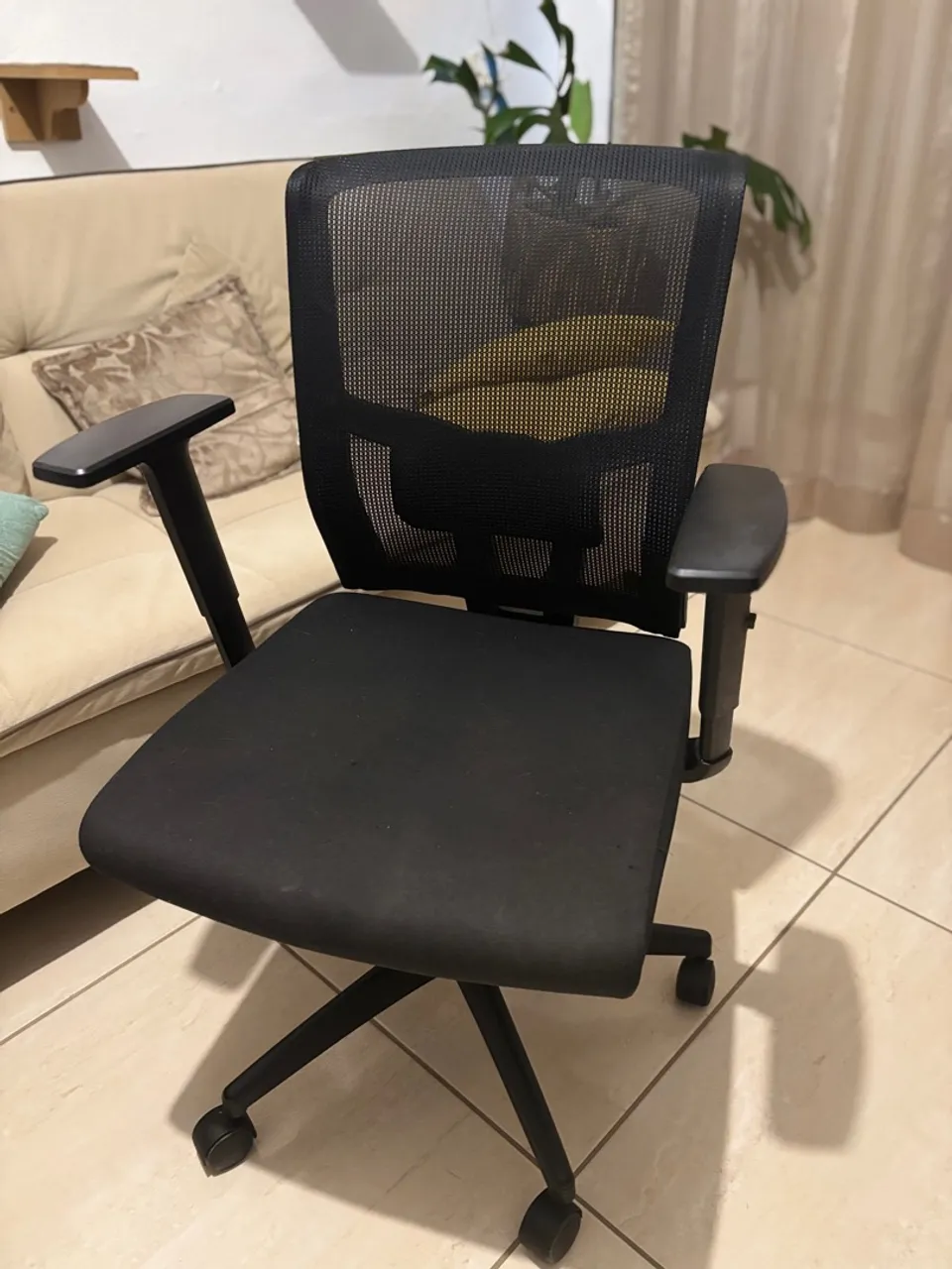 Cadeira de Escritório Ergonômica com Rodinhas