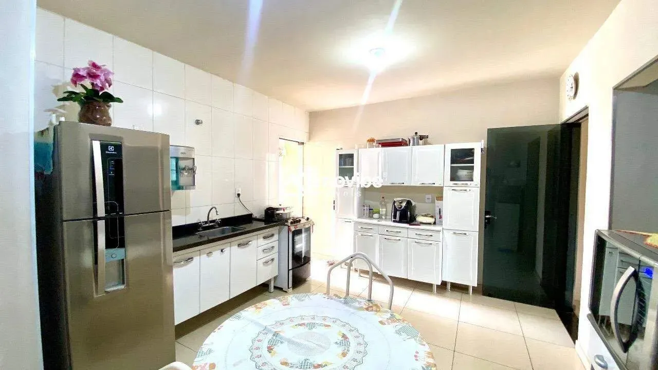 Casa à venda com 2 dormitórios , no Jardim Santa Rita de Cássia em Santa Bárbara d'Oeste/S