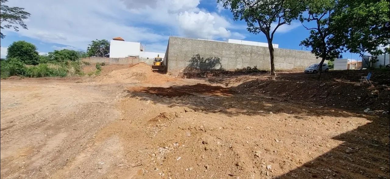 Vende-se terreno com 5000m2 no centro de Várzea Grande MT 