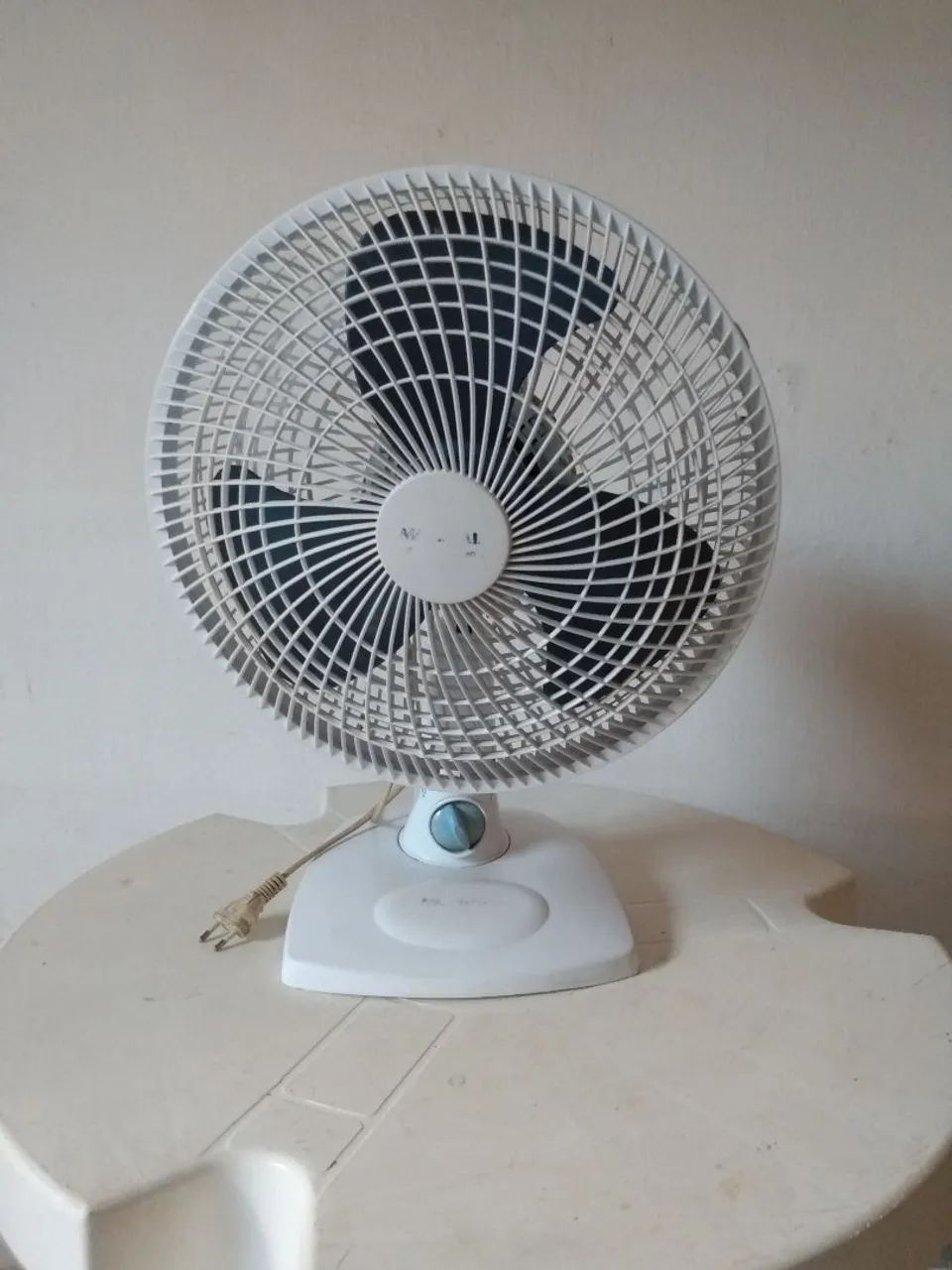 Vendo 3 Ventiladores de Mesa (COM  DEFEITO)  - Foto 5