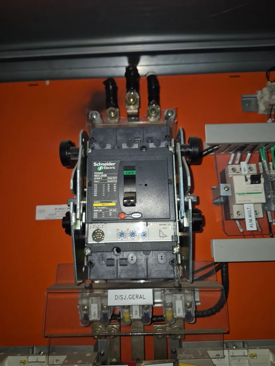 Painel elétrico 64684678361219122