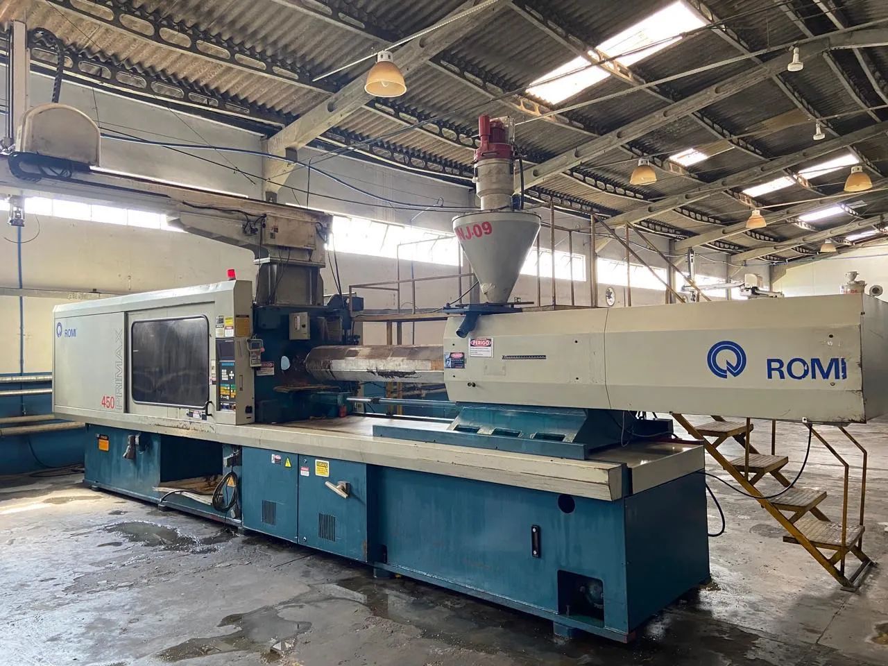 Injetora de Plástico Industrial ROMI 450 - Foto 2