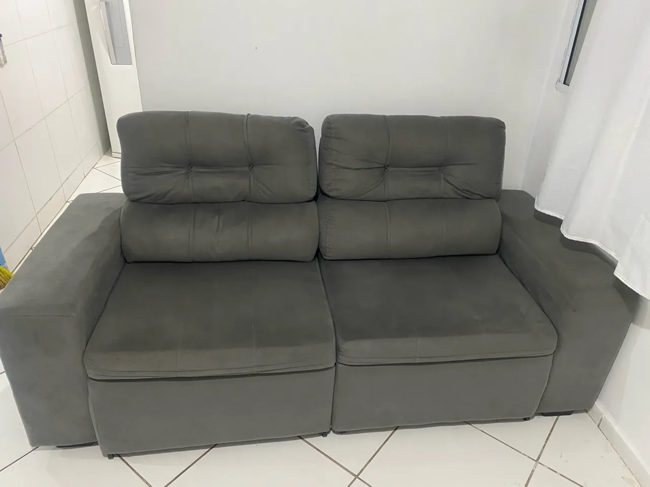 Sofá retrátil e reclinável 2 lugares