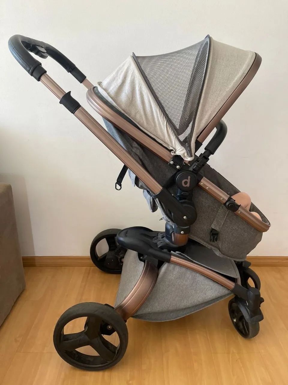 Carrinho de bebê moderno e confortável - Foto 3