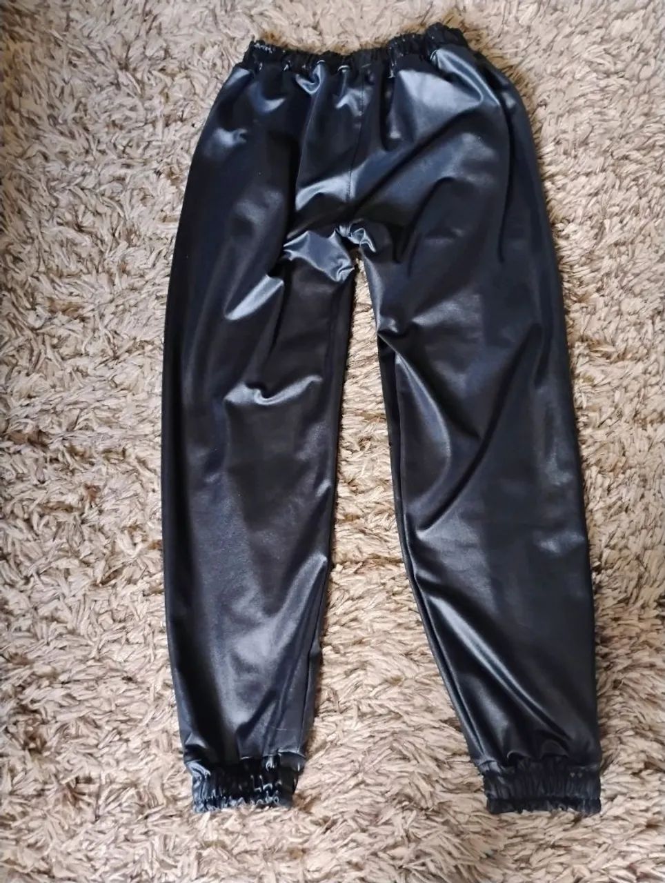 Calça Jogger Preta Brilhante